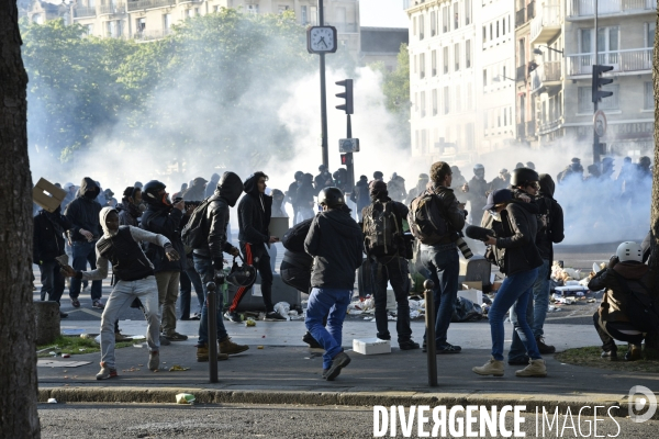 Mobilisation de la jeunesse contre le projet de la loi Travail El Khomri. Confrontation avec la police. Youth and El Khomeri law.