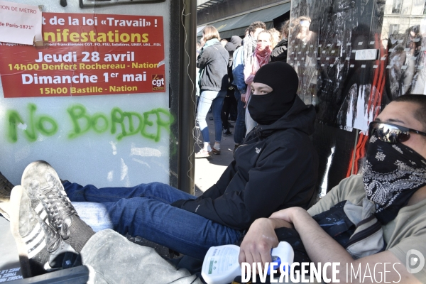 Mobilisation de la jeunesse contre le projet de la loi Travail El Khomri. Confrontation avec la police. Youth and El Khomeri law.