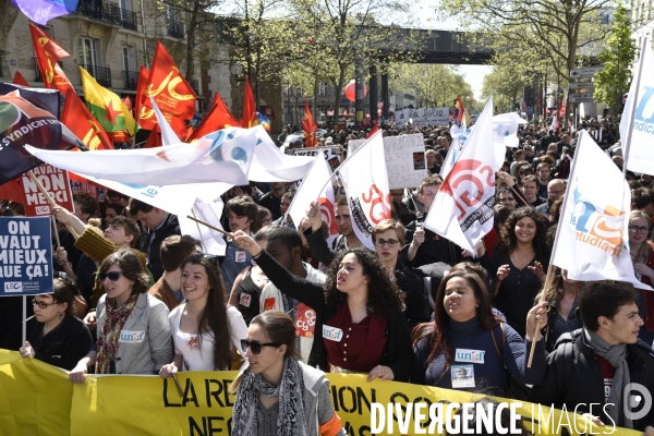 Mobilisation de la jeunesse contre le projet de la loi Travail El Khomri. Confrontation avec la police. Youth and El Khomeri law.