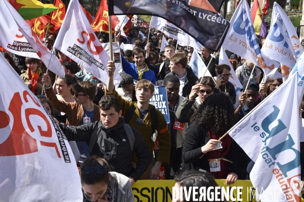 Mobilisation de la jeunesse contre le projet de la loi Travail El Khomri. Confrontation avec la police. Youth and El Khomeri law.