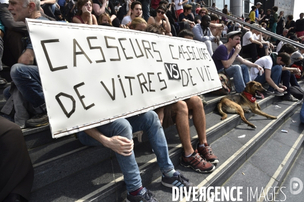 Mobilisation de la jeunesse contre le projet de la loi Travail El Khomri. Confrontation avec la police. Youth and El Khomeri law.