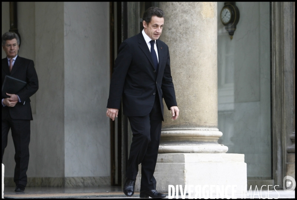 Nicolas sarkozy recoit jose manuel barroso, president de la commission europeene.