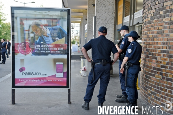 Policiers à la gare de Paris Bercy Bourgogne Pays d Auvergne