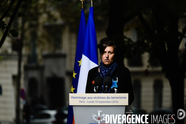 François Hollande préside la cérémonie d hommage aux victimes du terrorisme