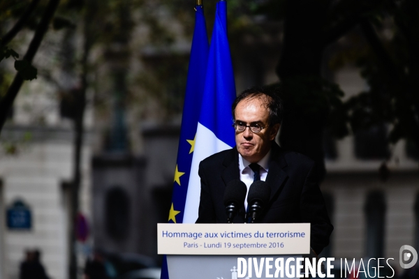 François Hollande préside la cérémonie d hommage aux victimes du terrorisme