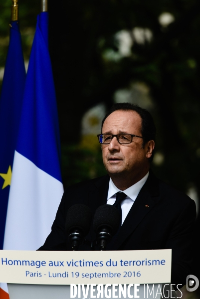 François Hollande préside la cérémonie d hommage aux victimes du terrorisme