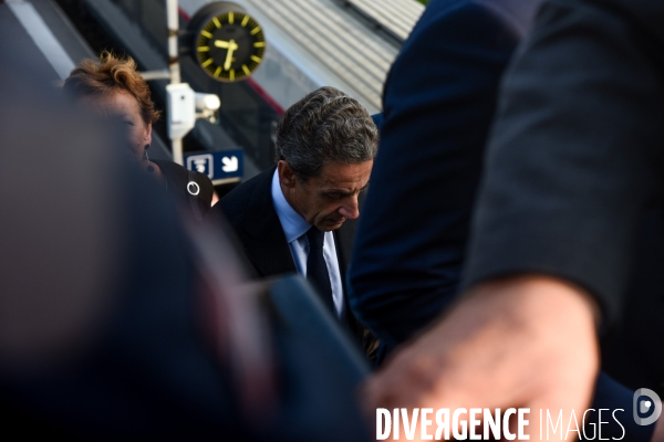 Nicolas Sarkozy au port de Calais et à une table ronde sur les migrants.