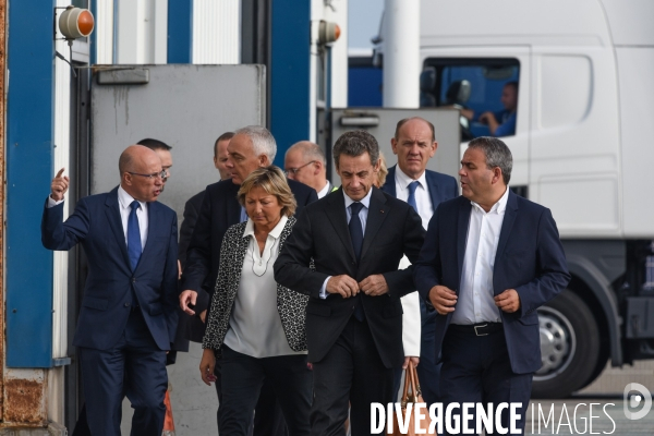 Nicolas Sarkozy au port de Calais et à une table ronde sur les migrants.