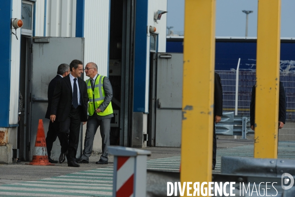 Nicolas Sarkozy au port de Calais et à une table ronde sur les migrants.