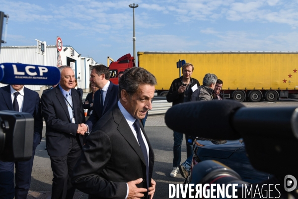 Nicolas Sarkozy au port de Calais et à une table ronde sur les migrants.