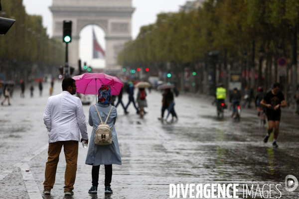Journée sans voitures sur les Champs Elysées