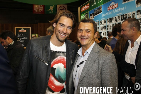 Camille Lacourt au Mondial de l Automobile.