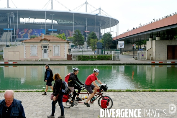 Illustration Septembre2016.Cyclotouristes sur le quai du canal saint Denis