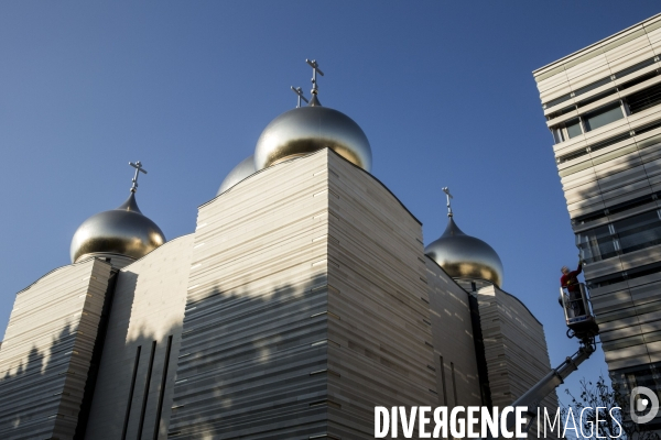 La cathédrale orthodoxe russe de la Sainte Trinité conçue par l architecte français Jean-Michel WILMOTTE, à quelques jours de son inauguration par le président russe Vladimir Poutine.