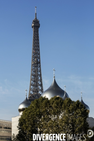 La cathédrale orthodoxe russe de la Sainte Trinité conçue par l architecte français Jean-Michel WILMOTTE, à quelques jours de son inauguration par le président russe Vladimir Poutine.