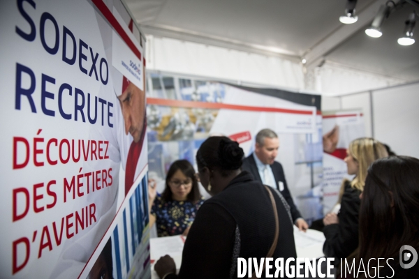 Salon Paris pour l emploi, 2 000 recruteurs proposent en direct près de 10 000 offres d emploi et de formation.