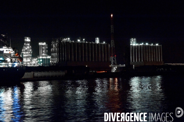 Le port d Anvers de nuit