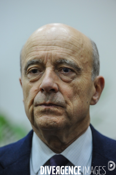 Alain Juppé au Mondial de l auto