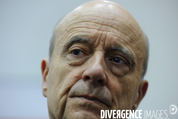 Alain Juppé au Mondial de l auto