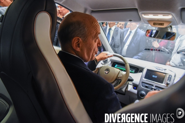 Alain Juppé au Mondial de l auto