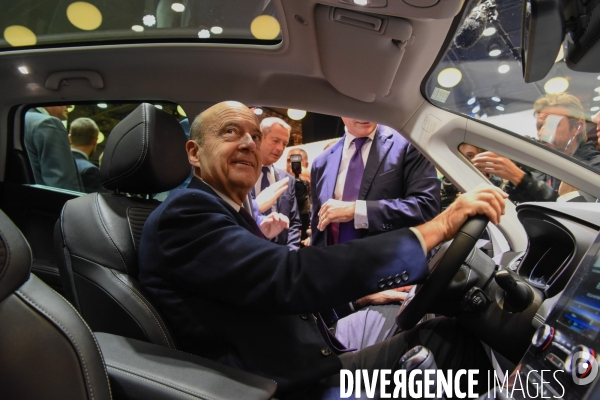 Alain Juppé au Mondial de l auto