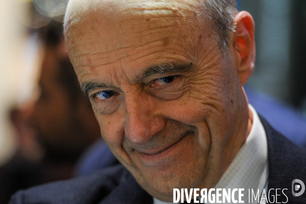 Alain Juppé au Mondial de l auto