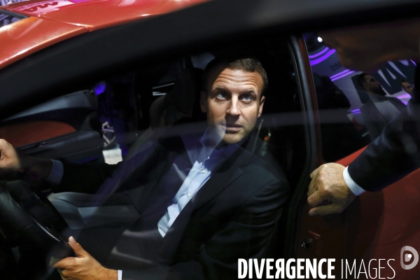 Emmanuel Macron au Salon de l Auto