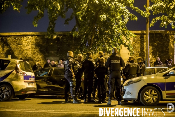 Manifestation de nuit des policiers sur les Champs Elysées.