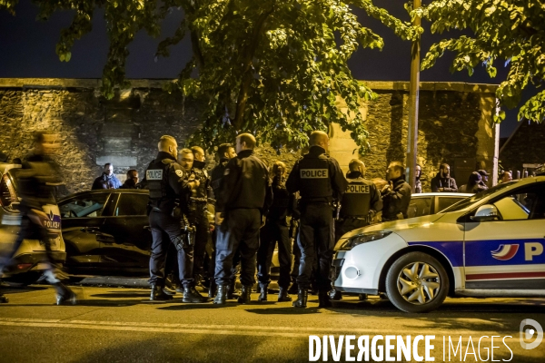 Manifestation de nuit des policiers sur les Champs Elysées.