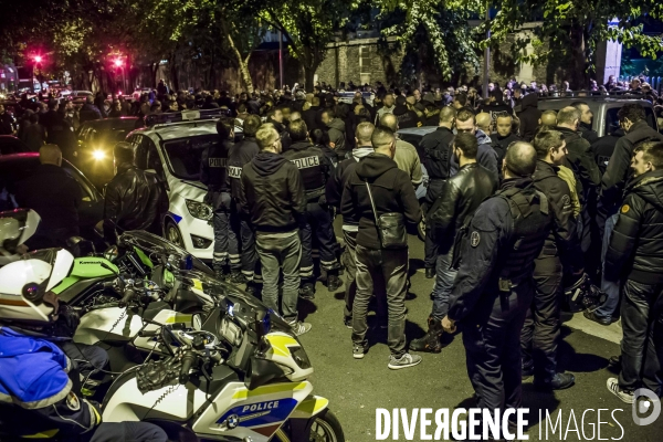 Manifestation de nuit des policiers sur les Champs Elysées.