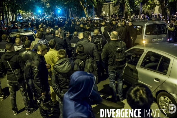 Manifestation de nuit des policiers sur les Champs Elysées.