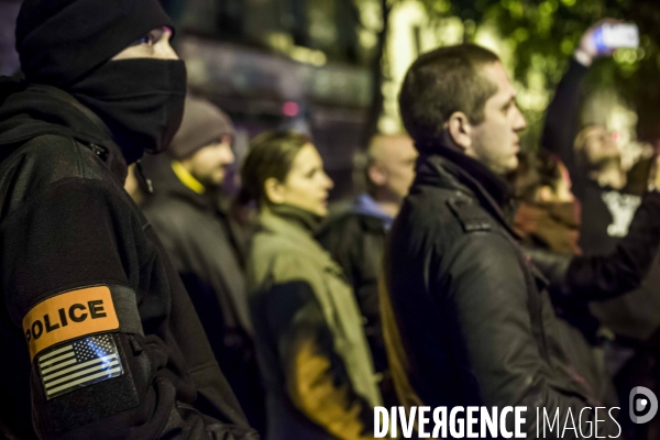 Manifestation de nuit des policiers sur les Champs Elysées.
