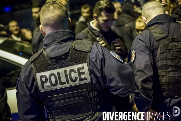 Manifestation de nuit des policiers sur les Champs Elysées.