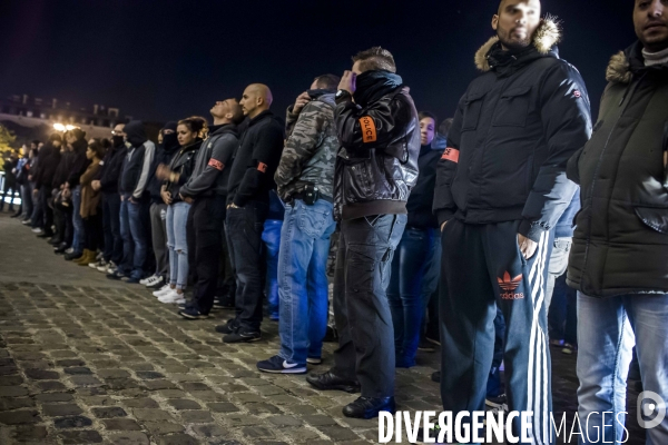 Manifestation de nuit des policiers sur les Champs Elysées.