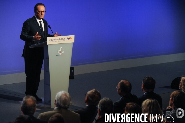 François Hollande visite le hub de Fedex