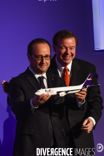 François Hollande visite le hub de Fedex