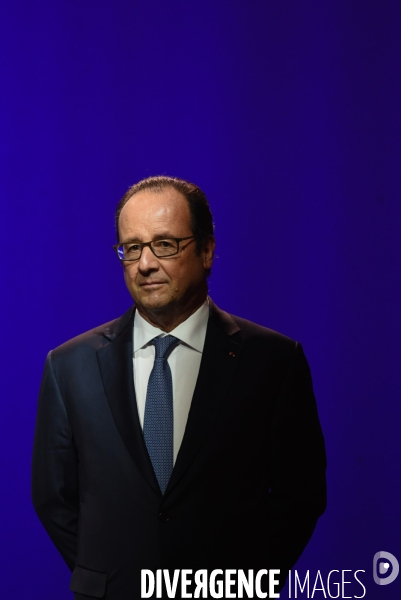 François Hollande à l anniversaire du site  Le bon coin .