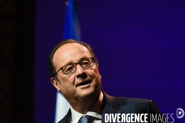 François Hollande à l anniversaire du site  Le bon coin .