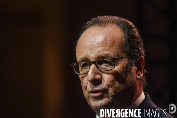 François Hollande à l anniversaire du site  Le bon coin .