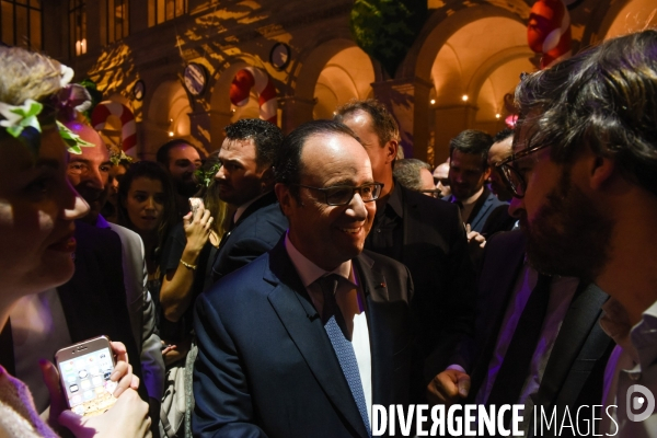 François Hollande à l anniversaire du site  Le bon coin .