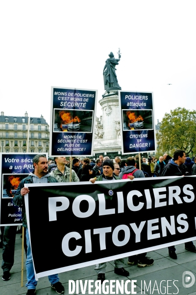 Marche de la colere policiere et citoyenne, place de la Republique