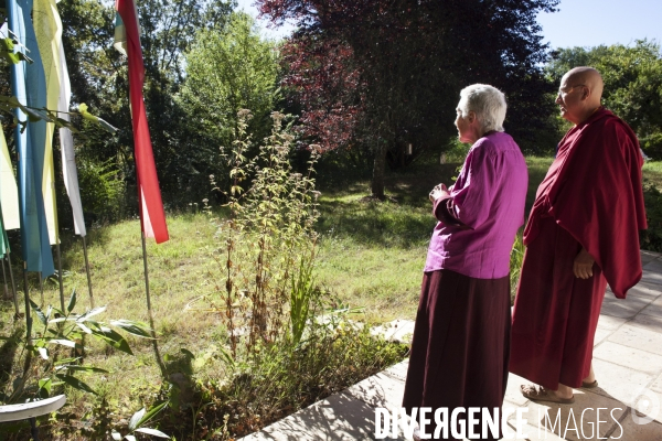 La Peintre Yahne Le Toumelin et son fils Matthieu Ricard chez eux en Dordogne