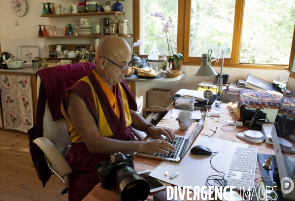 La Peintre Yahne Le Toumelin et son fils Matthieu Ricard chez eux en Dordogne