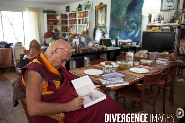La Peintre Yahne Le Toumelin et son fils Matthieu Ricard chez eux en Dordogne