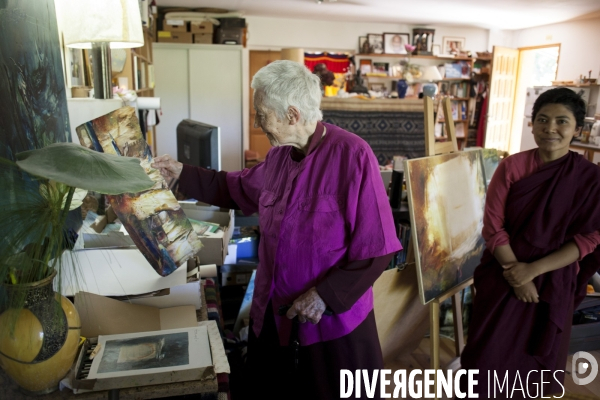 La Peintre Yahne Le Toumelin et son fils Matthieu Ricard chez eux en Dordogne