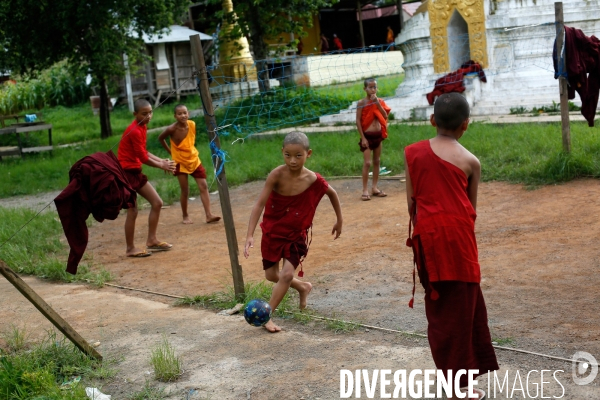 Football des rues au Myanmar