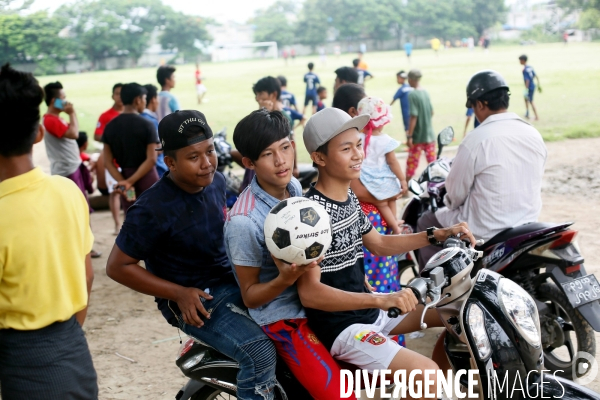 Football des rues au Myanmar