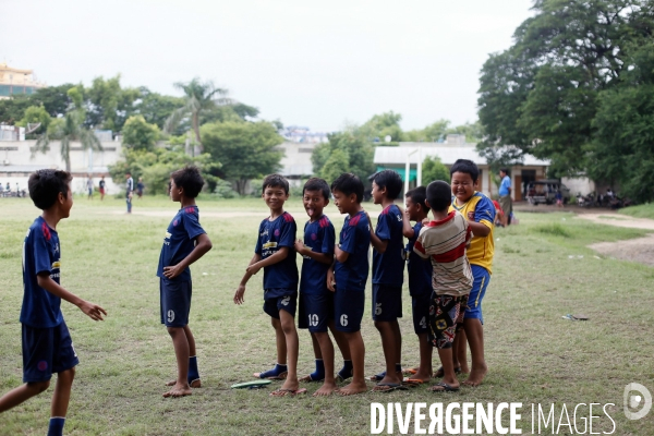 Football des rues au Myanmar
