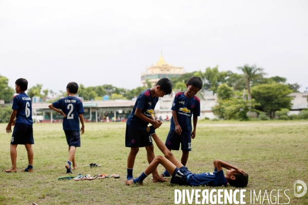 Football des rues au Myanmar