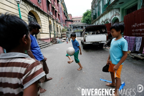 Football des rues au Myanmar